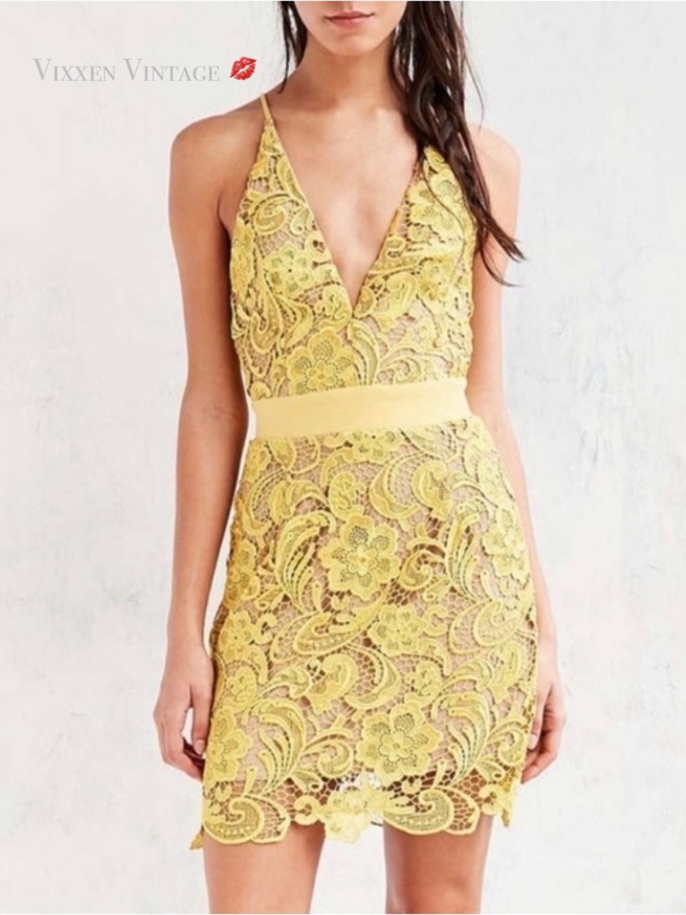 DRESS THE POPULATION 'AVA LACE MINI DRESS' IN CANARY/NUDE